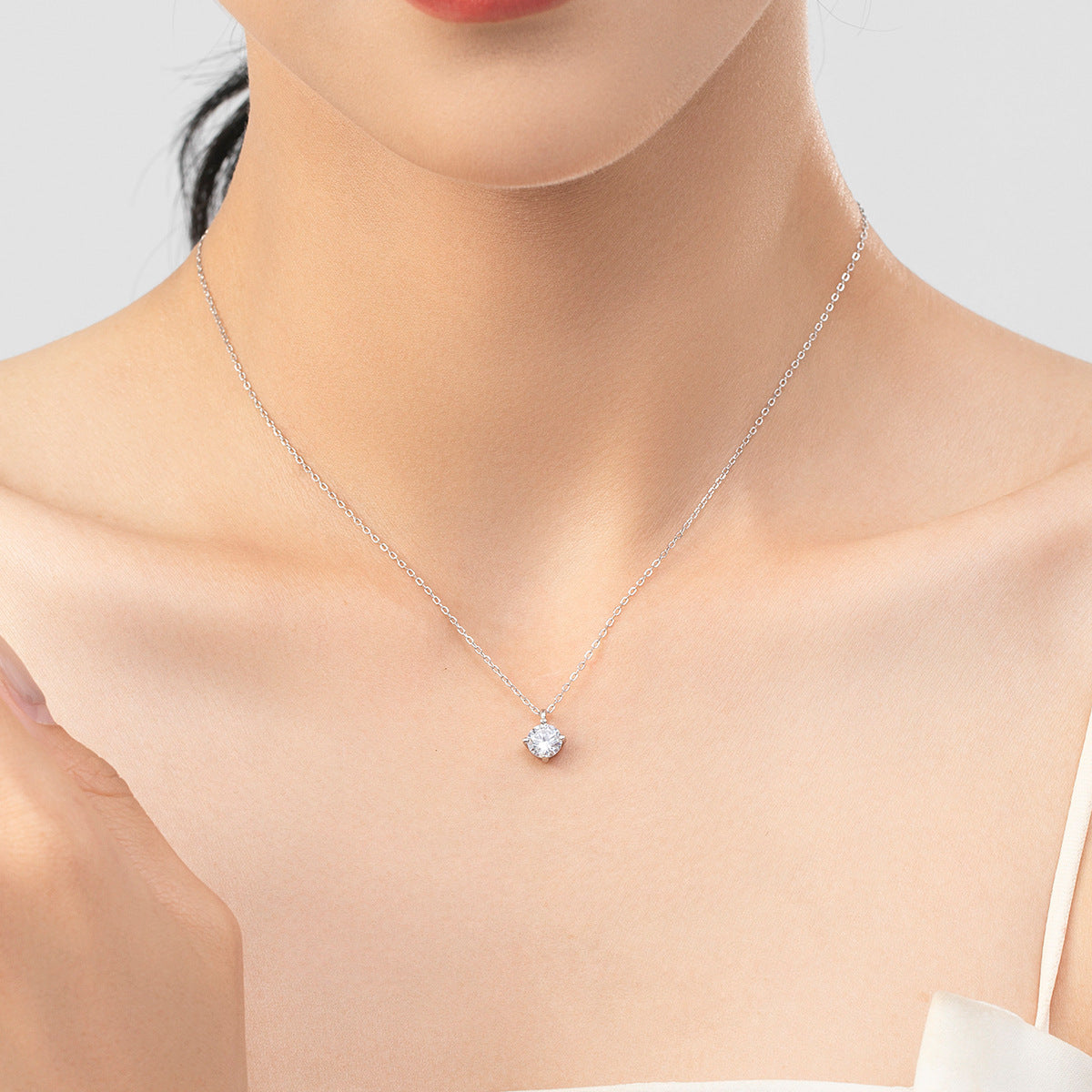 Luxurious Sterling Silver Necklace with Single Zircon