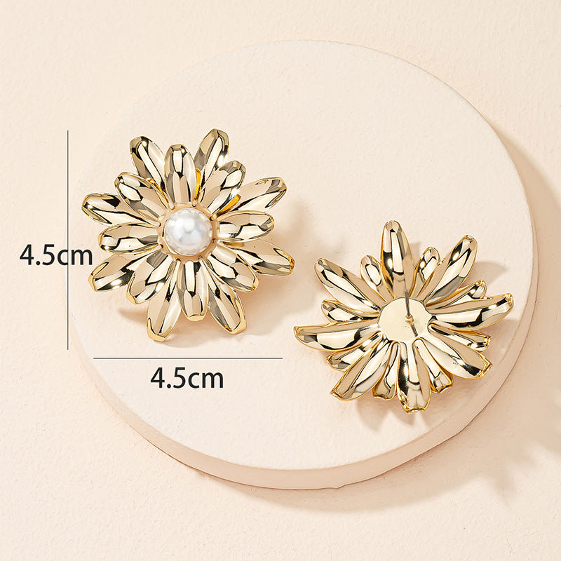 Golden Daisy Flower Earrings from Vienna Verve Collection