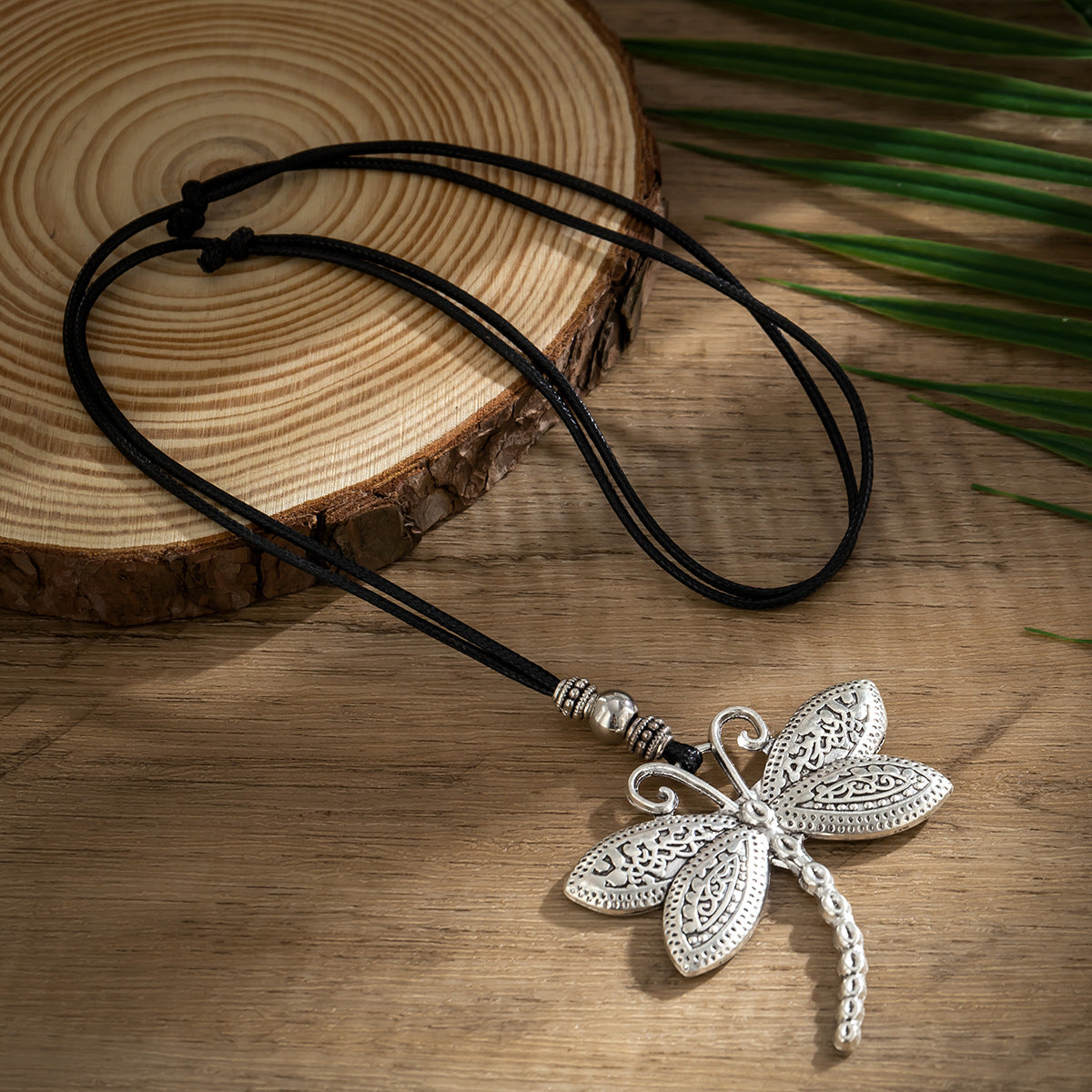 Versatile Alloy Dragonfly Pendant Necklace with Adjustable Animal Design for Women