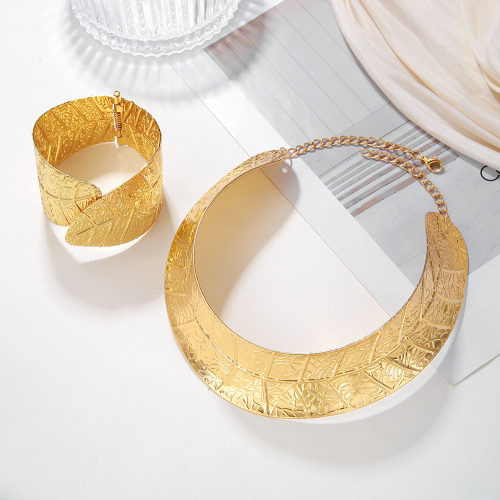 Golden Leaf Embossed Choker Necklace Set Inspired by African Savanna Rhythms