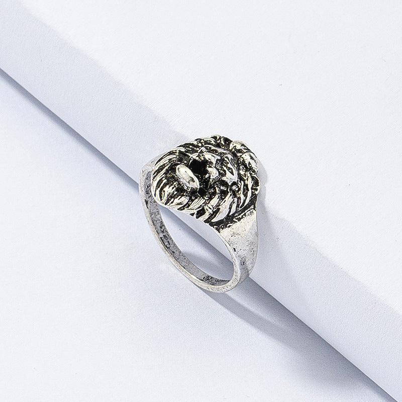 Majestic Lion Ring in Alloy with Vintage Charm