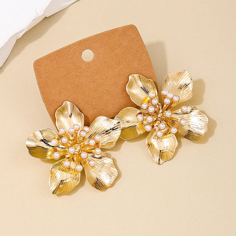 Exaggerated Korean Flower Pearl Earrings with a Retro Vibe