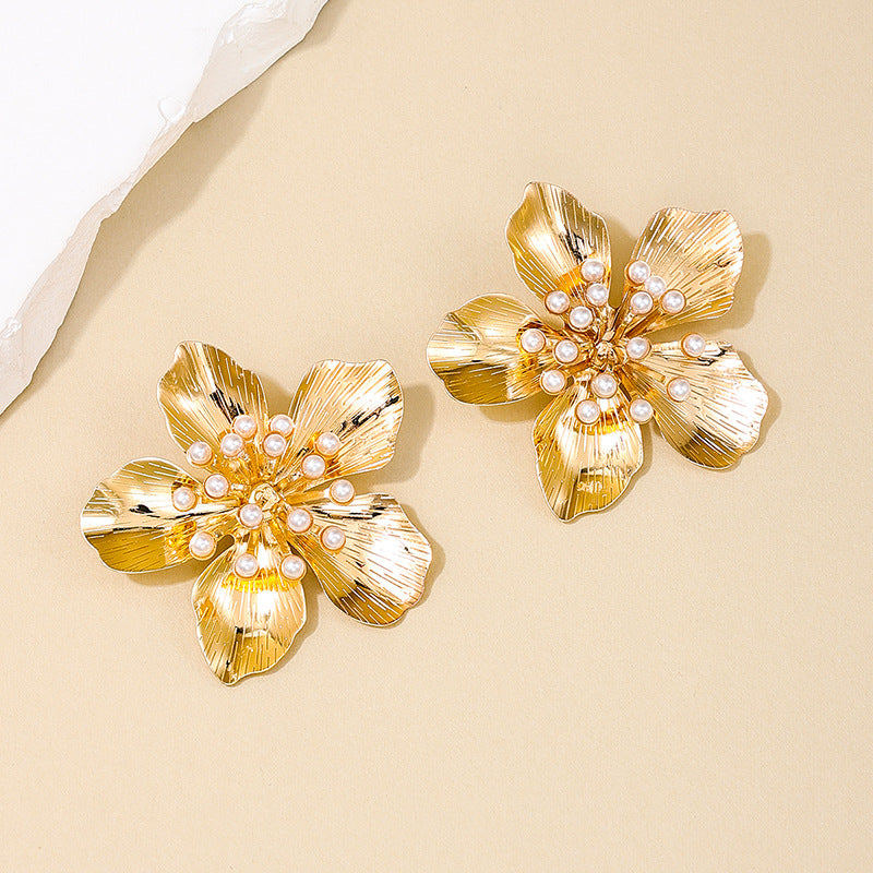 Exaggerated Korean Flower Pearl Earrings with a Retro Vibe