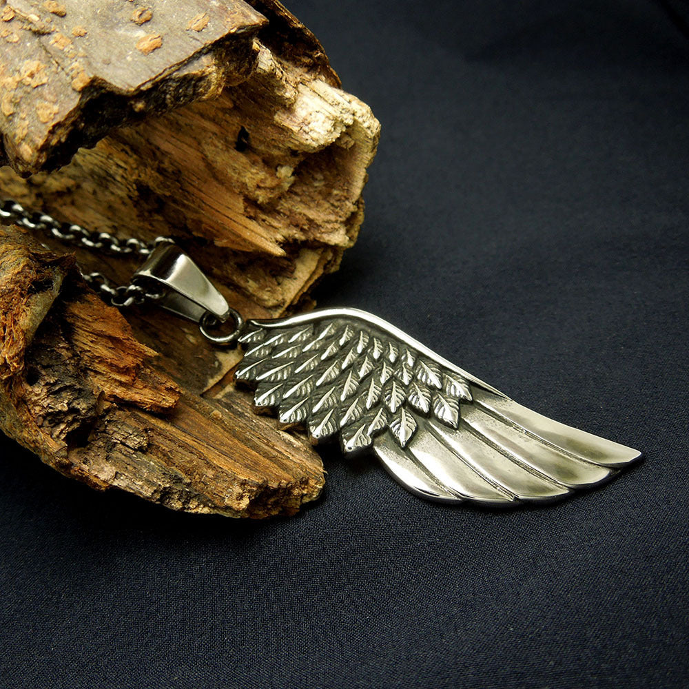 Trendy Titanium Steel Wing Pendant Necklace for Fashionable Girls, Hip-Hop Feather Style