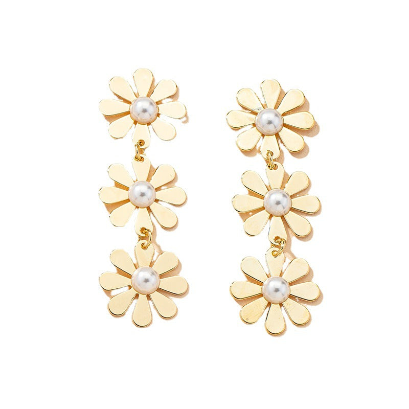 Exaggerated Retro Floral Pearl Earrings - Wholesale Pair for Fashionistas