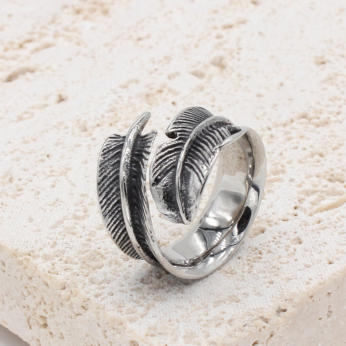 Personalized Retro High Bridge Feather Men's Titanium Steel Ring