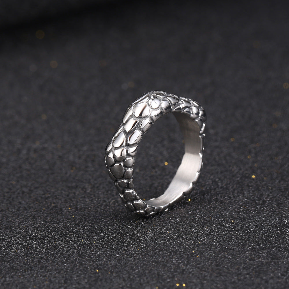 Stylish Crocodile Pattern Titanium Steel Ring for Men - Vintage Polygonal Design