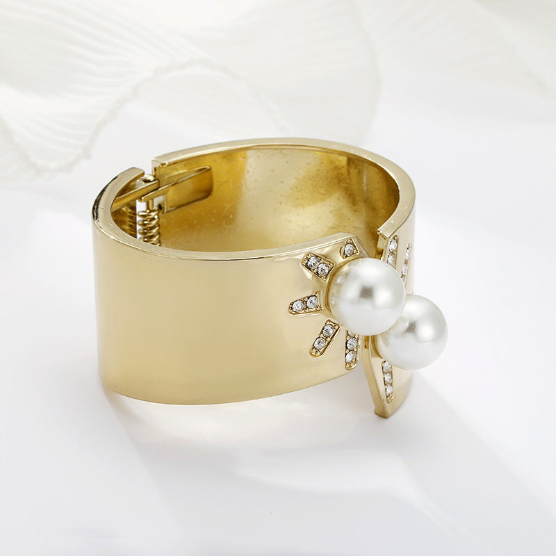 Exaggerated Wide Edge Pearl Bracelet with Metal Zinc Alloy Opening - Vienna Verve Collection