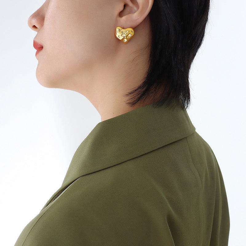 Chic Minimalist Gold-Plated Titanium Earrings with Peach Heart Detail