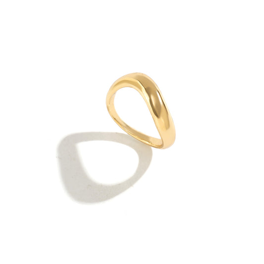 Elegant Curved Gold Ring Set with Wavy Pleats