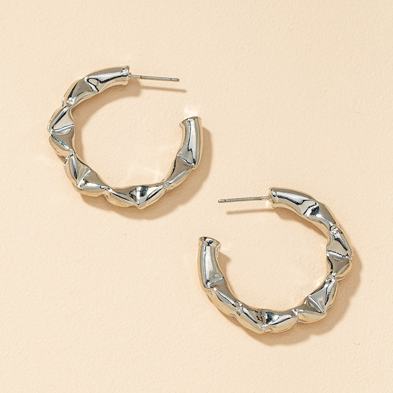 European and American Fashion Statement: Vintage Metal C-Shaped Earrings