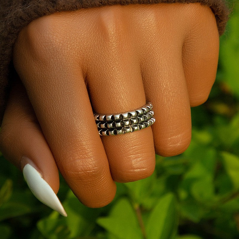 Elegant Black Retro Forefinger Ring - Vienna Verve Collection