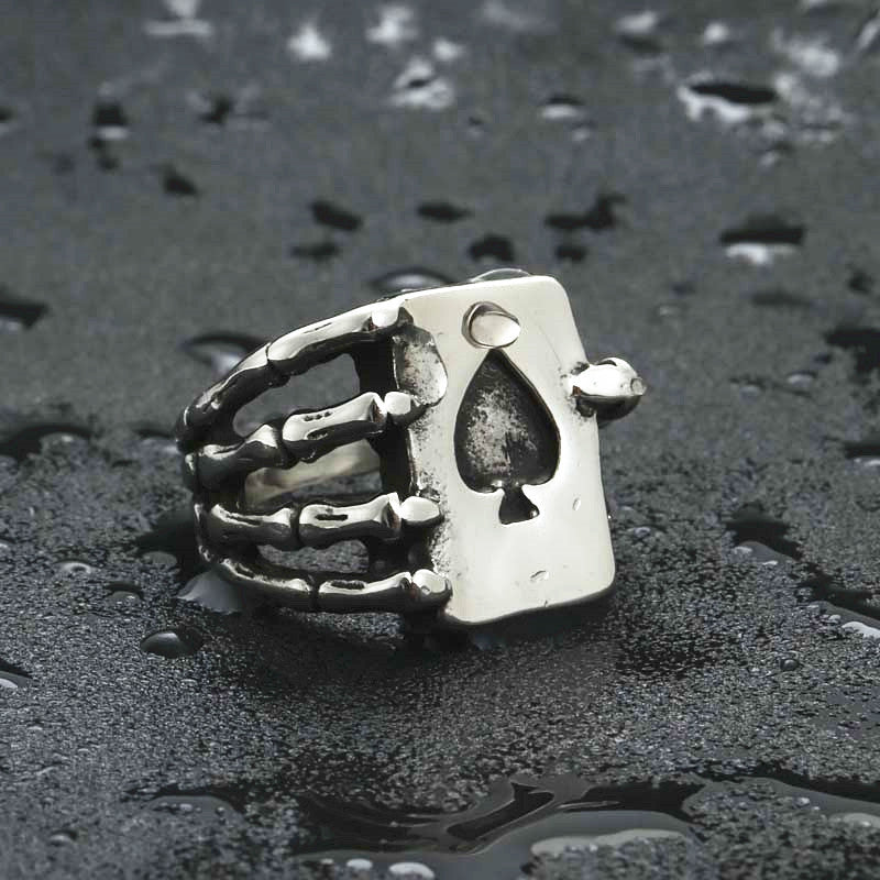 Titanium Steel Gothic Skull Claws Ring for Men – Bold Motorcycle-Inspired Jewelry