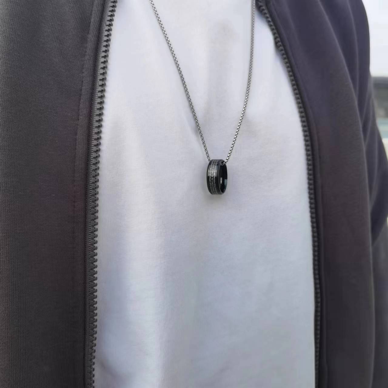 Versatile Pearl Chain Necklace with Hip Hop Pendant for Stylish Men