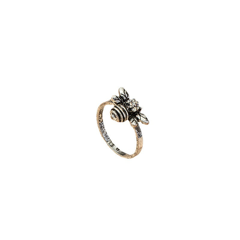 Bee Charm Ring - Elegant Retro Design in European Style