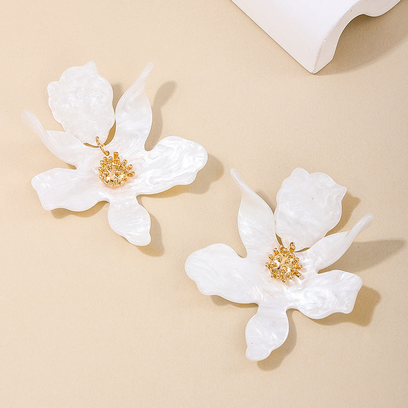 European Charm White Flower Stud Earrings - Vienna Verve Collection