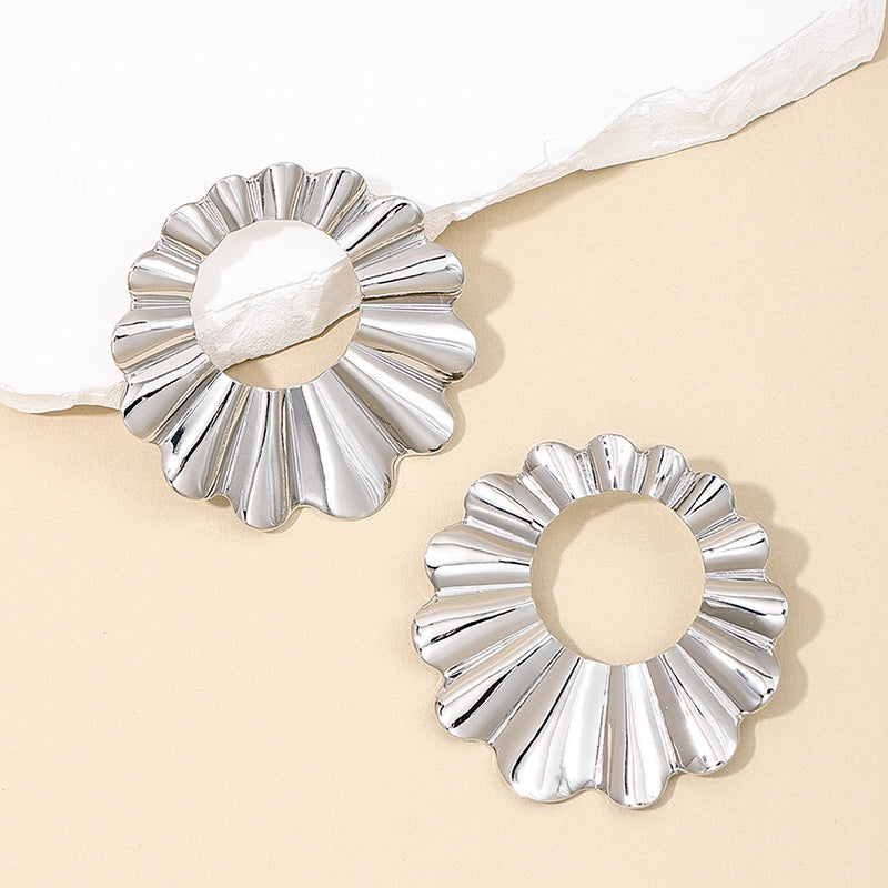 European and American Metal Earrings with Ruffled Edge - Vienna Verve Collection