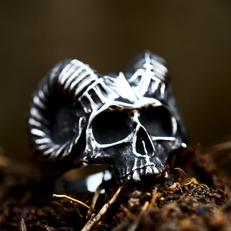 Vintage-Inspired Titanium Steel Skull Claw Ring for Men - European and American Punk Style