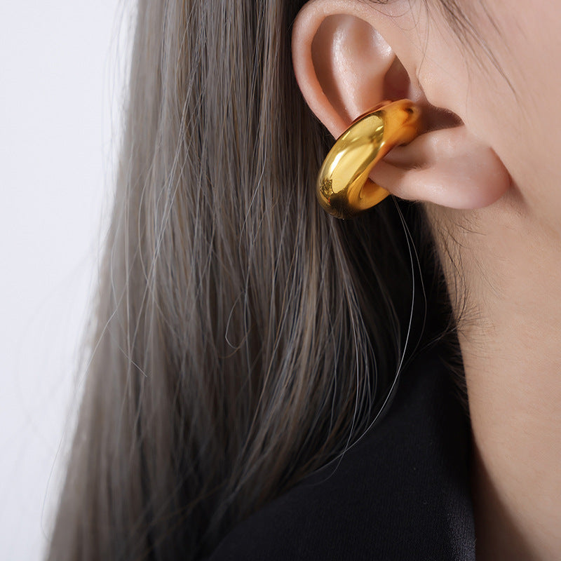 Chic Titanium Steel Gold-Plated Circular Ear Clip with Minimalistic Design