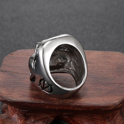 V-shaped Titanium Steel Vendetta Ring Inspired by European and American Film, Clown Mask Design for Men