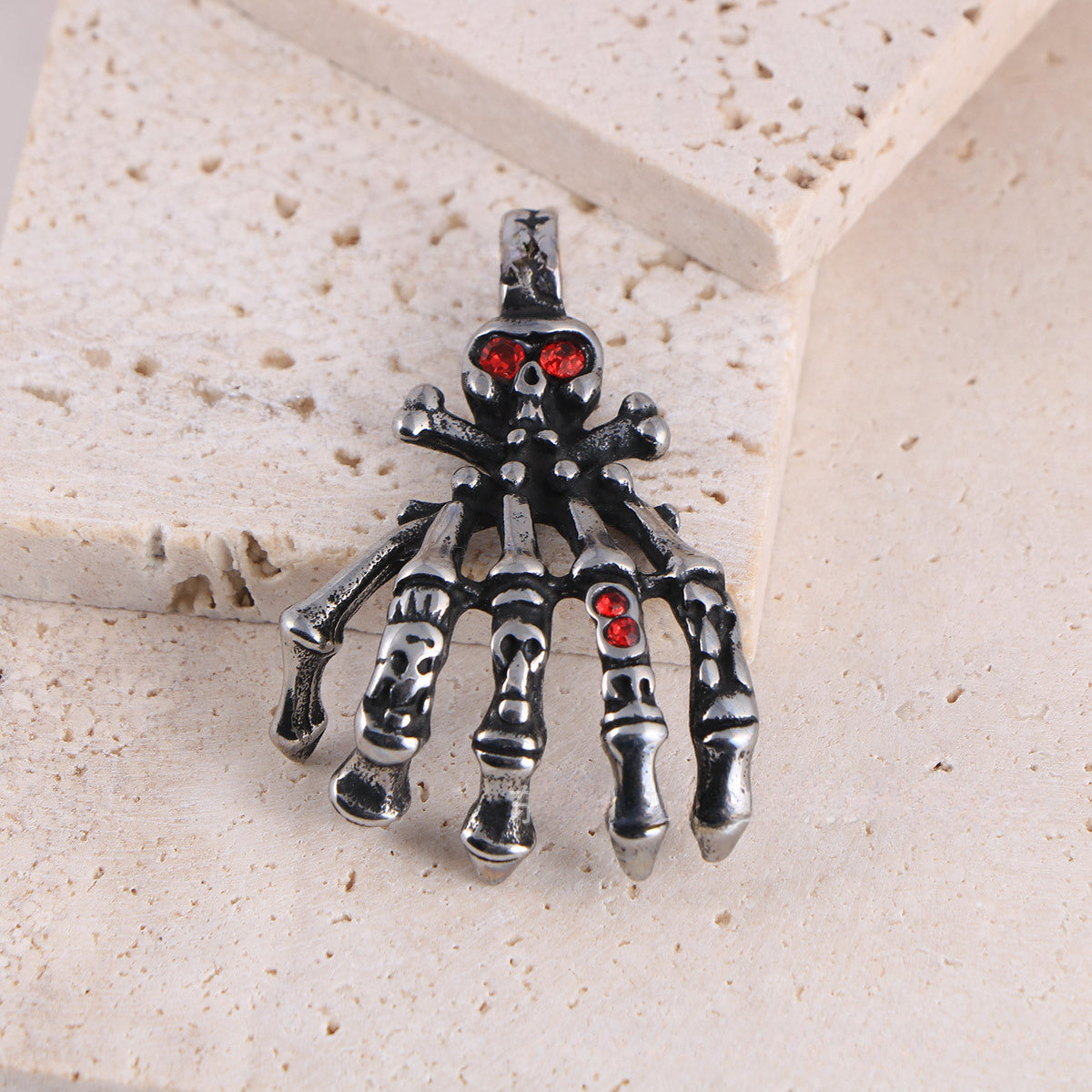 Haunting Red-Eyed Skull Ghost Claw Pendant Necklace for Men - Retro Fashion Accessory