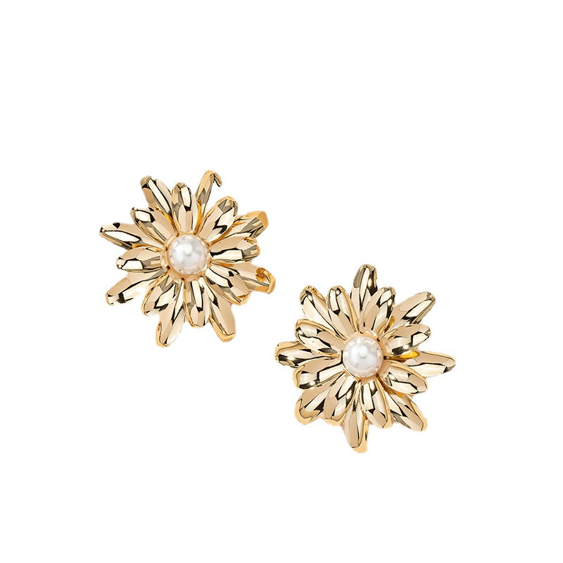 Golden Daisy Flower Earrings from Vienna Verve Collection