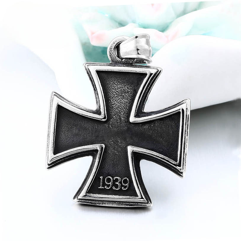 Vintage-Inspired Titanium Steel Cross Pendant for Men - Trendy Personalized Stainless Steel Jewelry