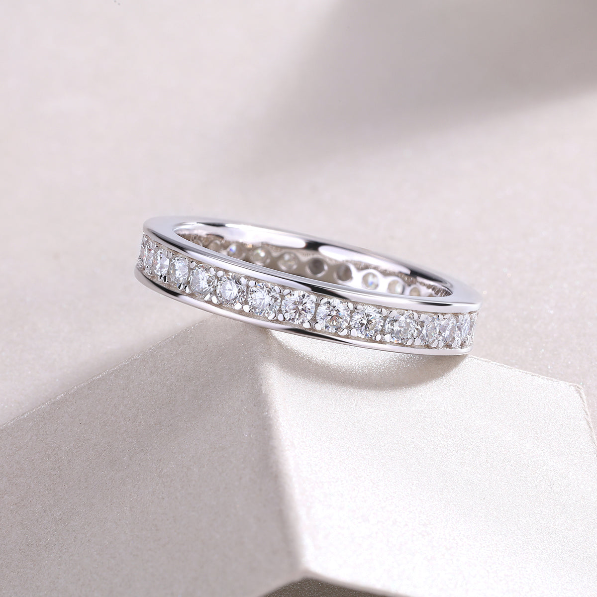 0.9 Carat Round Moissanite Eternity Ring in S925 Silver with Platinum Plating