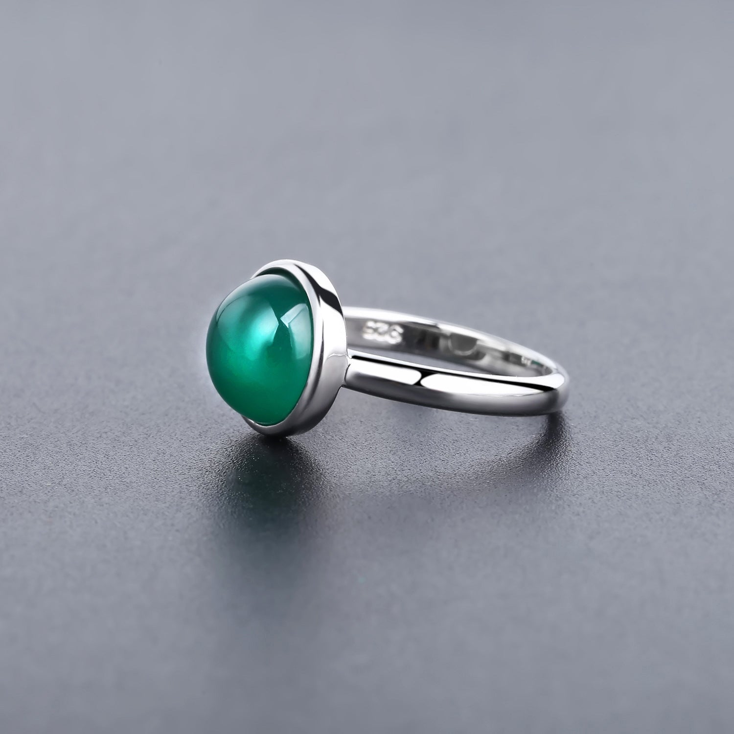 European Green Agate Solitaire Oval Shape Silver Ring for Women