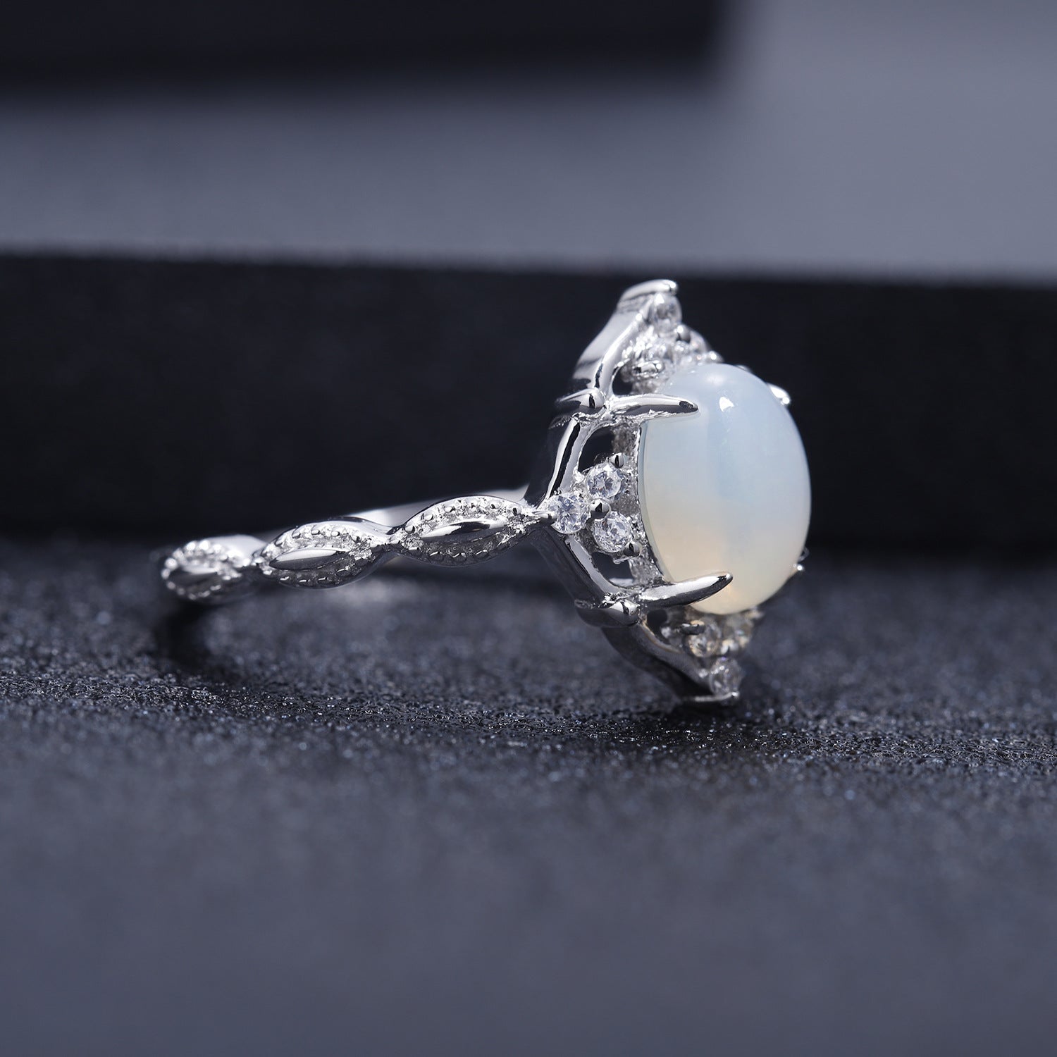 European Luxury Fashion Inlaid Natural Opal Jewelry Sterling Silver Ring for Women