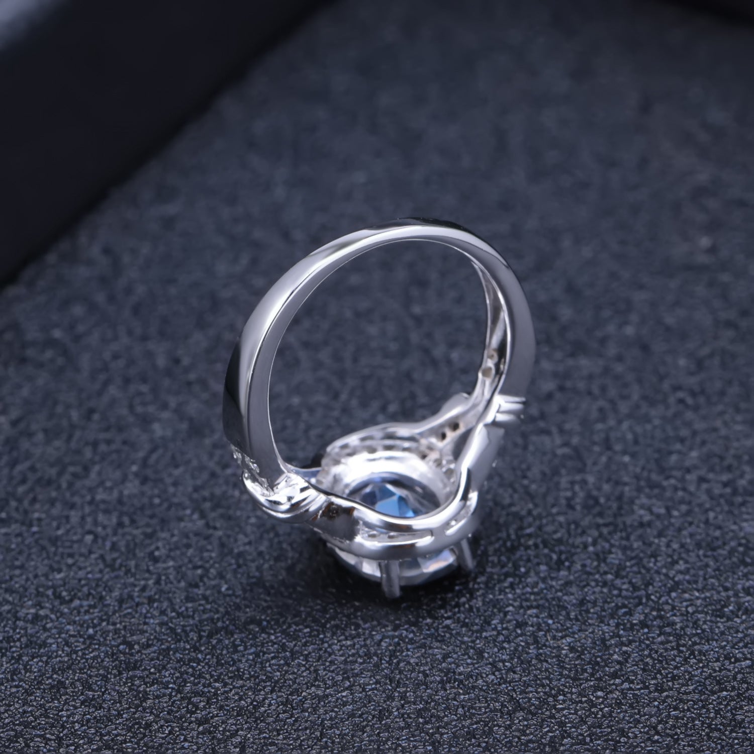 European Crystal Luxurious Oval Soleste Halo Silver Ring for Women