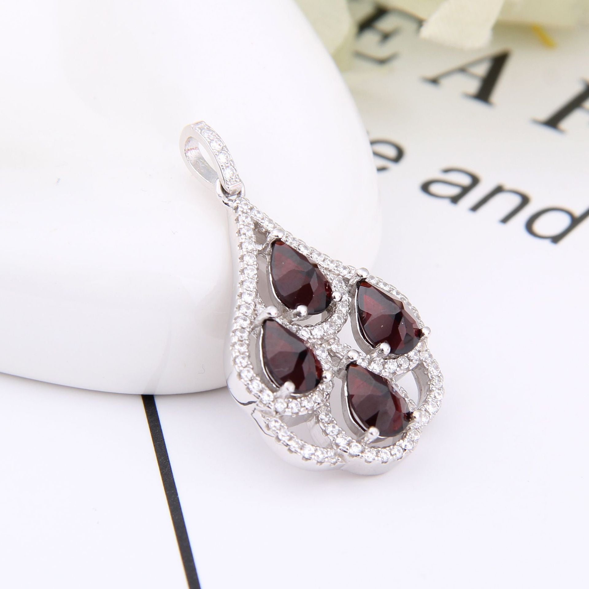 Natural Garnet Creative Pendant Silver Necklace for Women