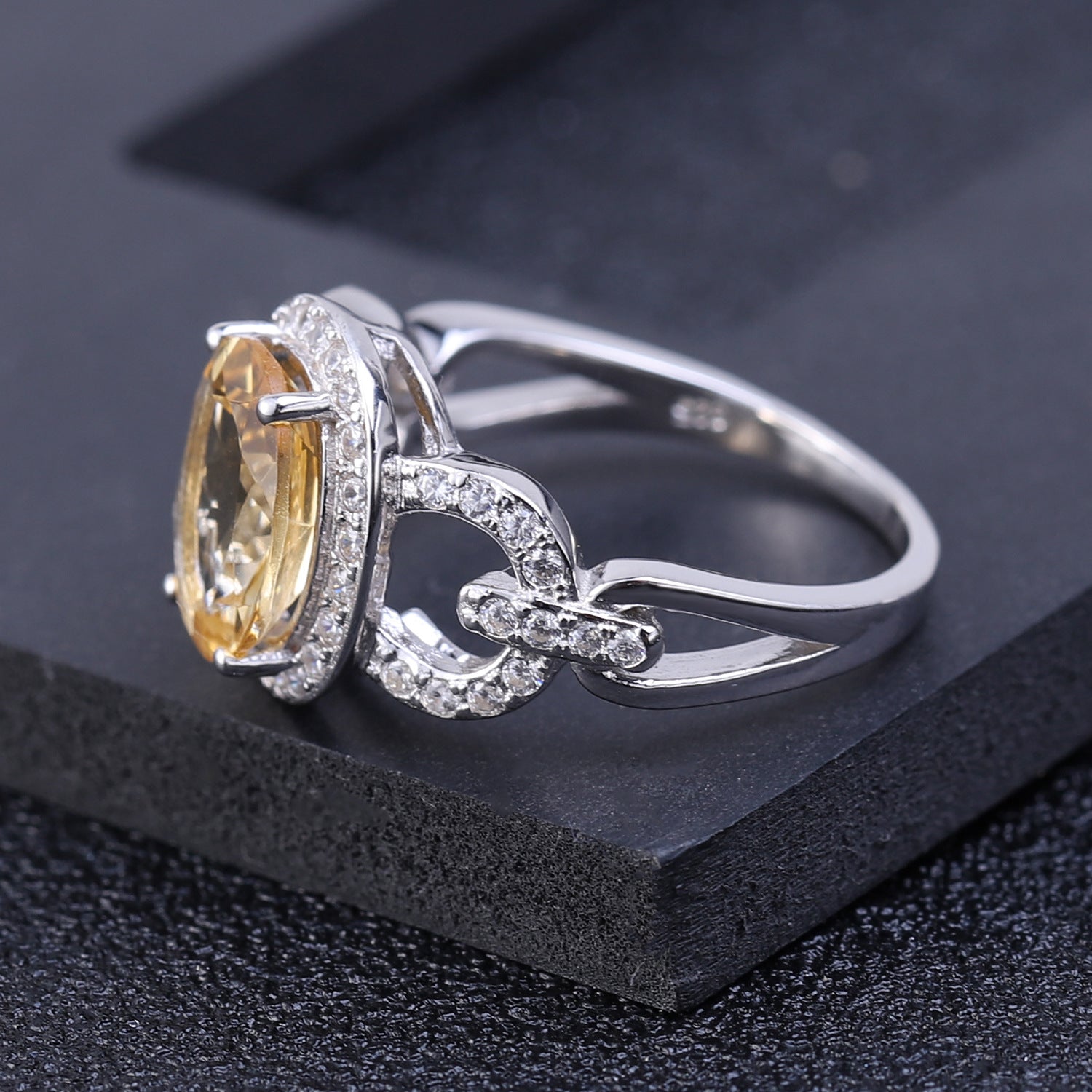 European Retro Design Luxurious Natural Yellow Crystal Soleste Halo Oval Silver Ring for Women