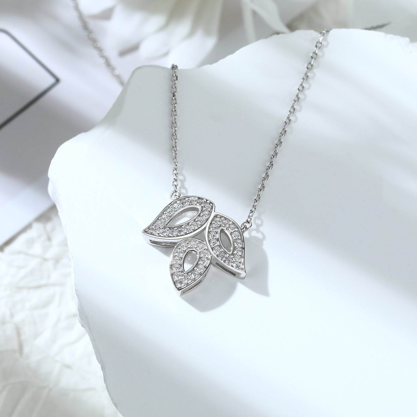 Zircon Forest Leaf Pendant Silver Necklace for Women