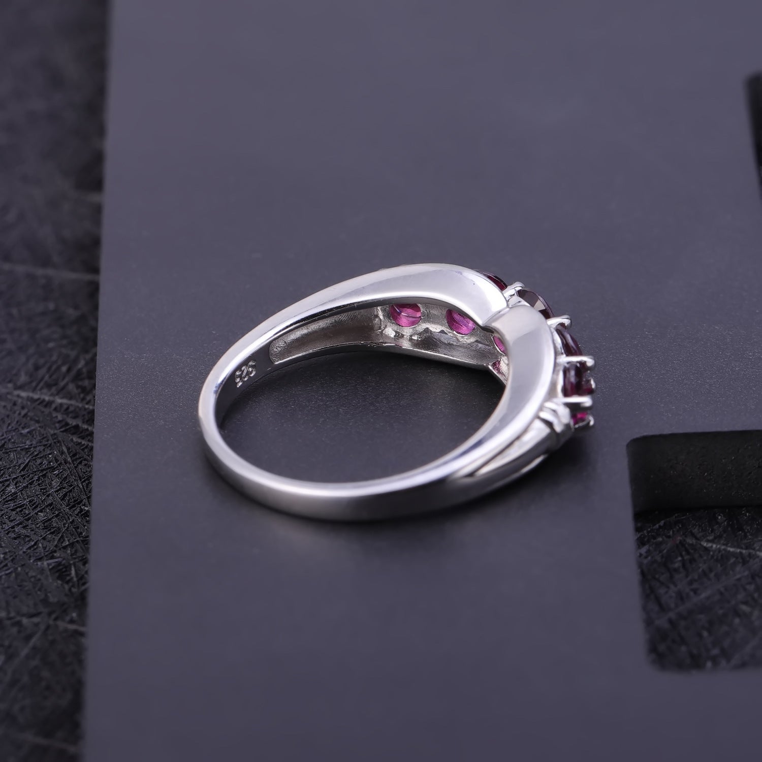 European Small and Simple Fashion Retro Rose Pomegranate S925 Silver Ring for Women