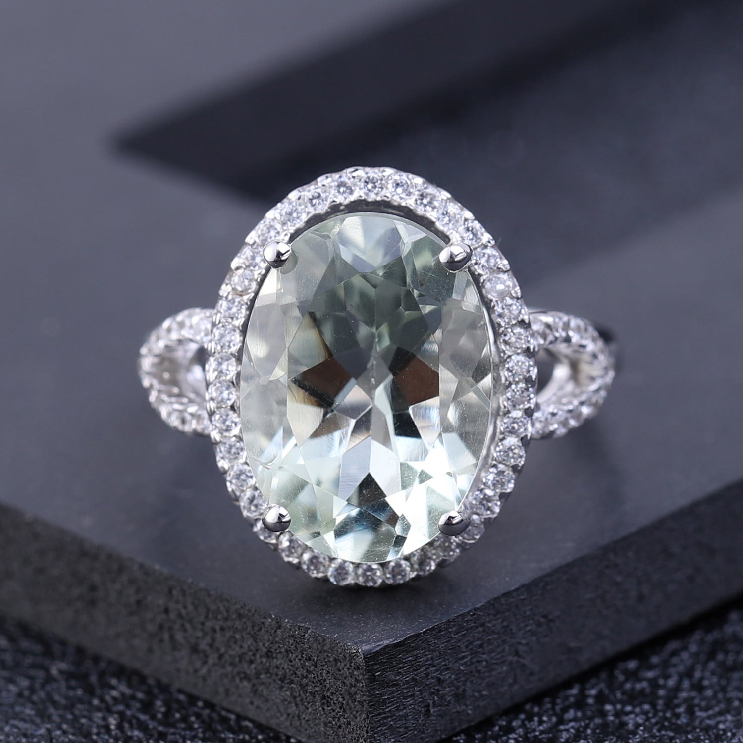 European Luxury Temperament Inlaid Natural Green Crystal Soleste Halo Oval Silver Ring for Women