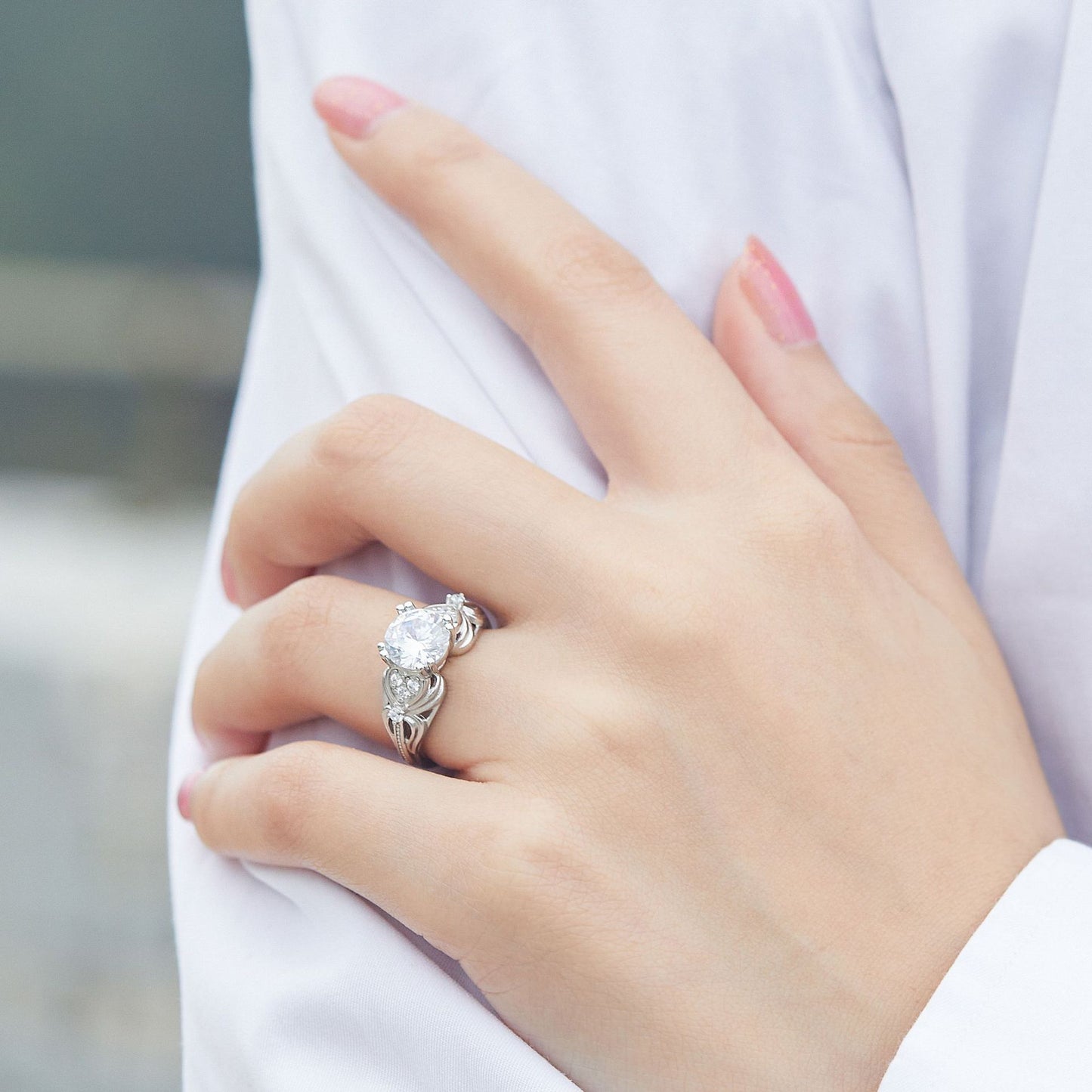 Sumptuous Round Zircon with Heart Pattent Split Shank Silver Ring